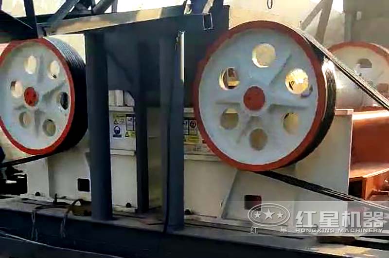 細顎式破碎機碎煤現(xiàn)場 細顎式破碎機碎煤現(xiàn)場