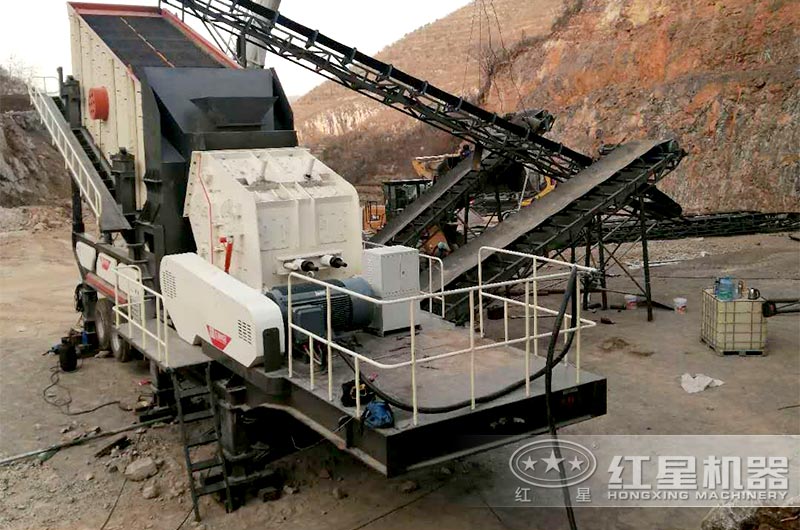 移動(dòng)反擊破碎機(jī)安裝現(xiàn)場 移動(dòng)反擊破碎機(jī)安裝現(xiàn)場