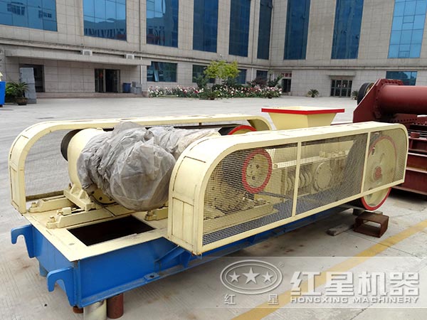 對(duì)輥式破碎機(jī) 對(duì)輥式破碎機(jī)
