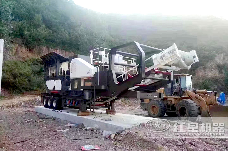 搭載PE系列的移動(dòng)顎式破碎機(jī) 搭載PE系列的移動(dòng)顎式破碎機(jī)