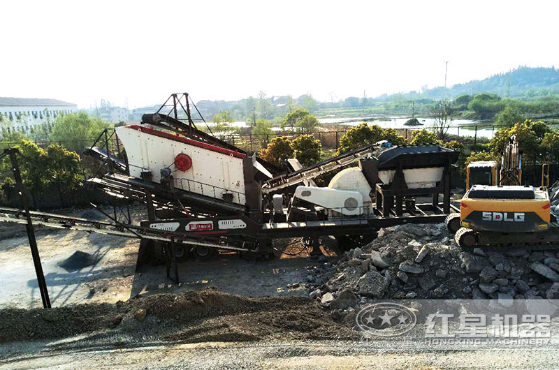 重錘式破碎機(jī)現(xiàn)場 重錘式破碎機(jī)現(xiàn)場