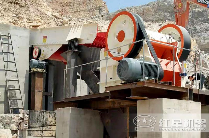 顎式破碎機(jī)現(xiàn)場 顎式破碎機(jī)現(xiàn)場