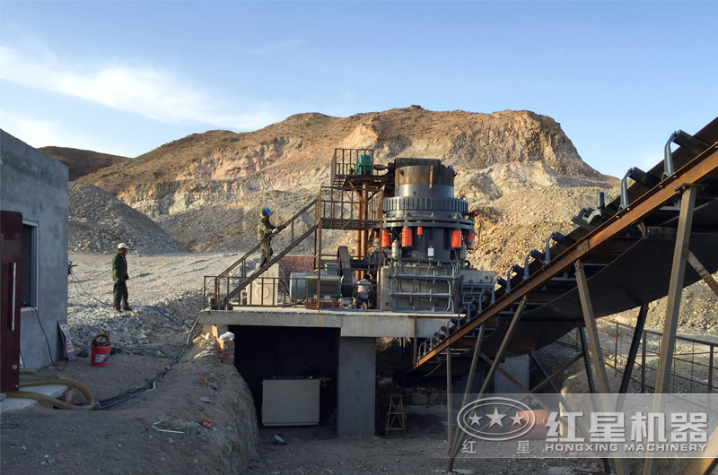 鐵礦石圓錐破碎機現(xiàn)場實拍 鐵礦石圓錐破碎機現(xiàn)場實拍