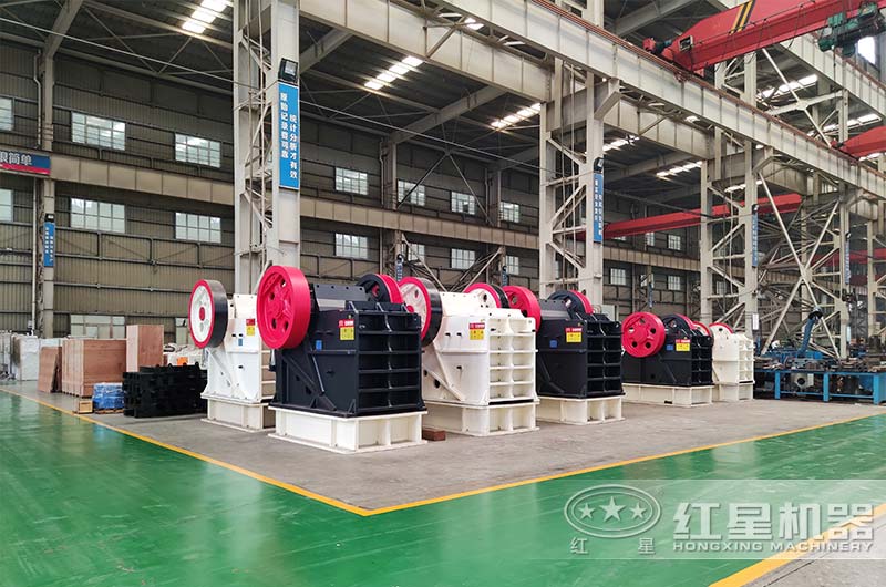 紅星機(jī)器鄂式破碎機(jī)生產(chǎn)車間實拍 紅星機(jī)器鄂式破碎機(jī)生產(chǎn)車間實拍