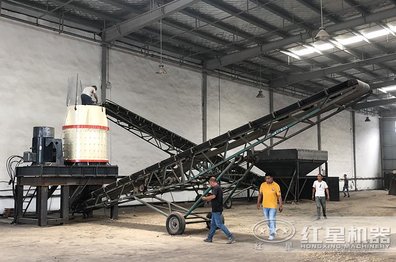 復(fù)合式粉碎機(jī)現(xiàn)場