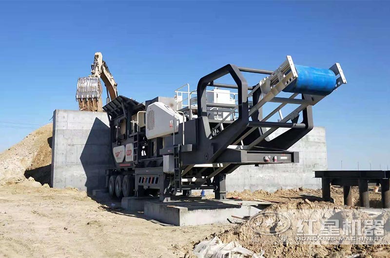 移動(dòng)式破碎機(jī)現(xiàn)場占地面積很小 移動(dòng)式破碎機(jī)現(xiàn)場占地面積很小