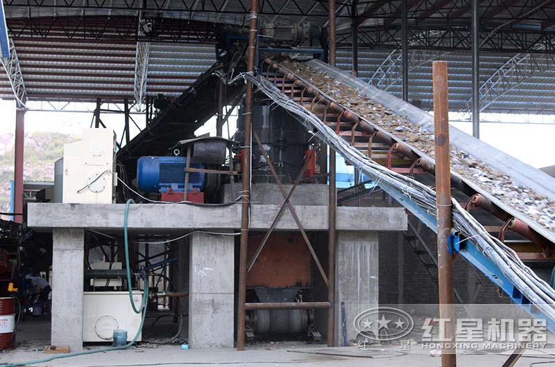 1750液壓圓錐機(jī)處理花崗巖現(xiàn)場(chǎng) 1750液壓圓錐機(jī)處理花崗巖現(xiàn)場(chǎng)