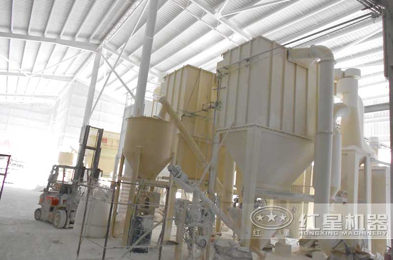 石灰石深加工生產(chǎn)線現(xiàn)場(chǎng) 石灰石深加工生產(chǎn)線現(xiàn)場(chǎng)