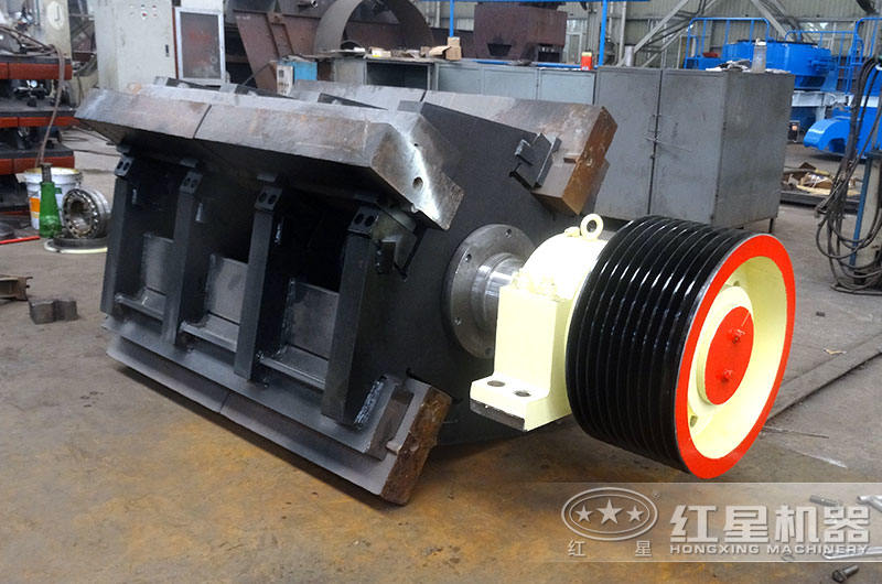 反擊式破碎機(jī)內(nèi)部 反擊式破碎機(jī)內(nèi)部