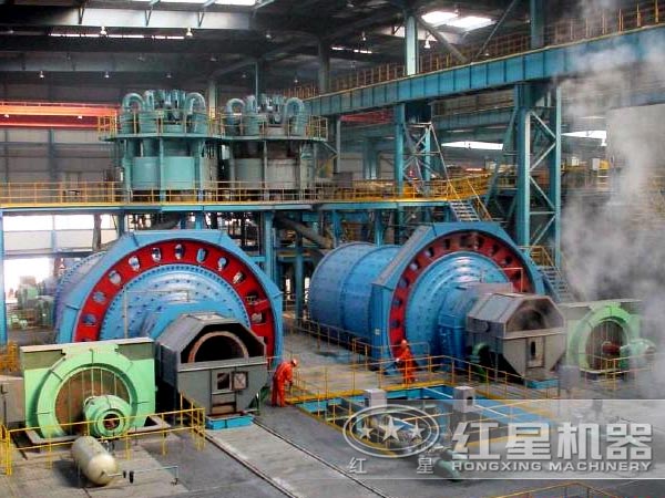 風(fēng)掃煤磨生產(chǎn)現(xiàn)場 風(fēng)掃煤磨生產(chǎn)現(xiàn)場