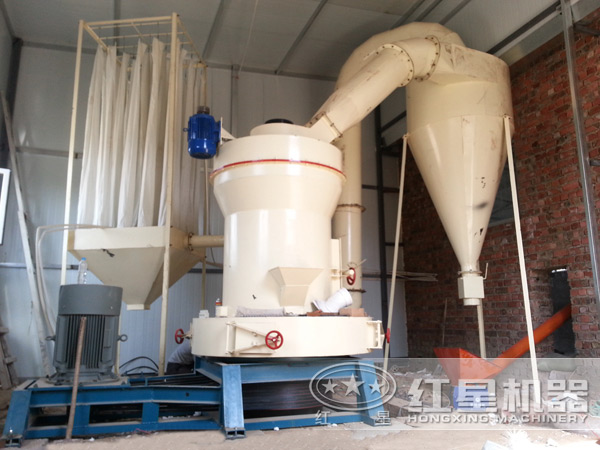 磨粉機(jī)現(xiàn)場(chǎng) 磨粉機(jī)現(xiàn)場(chǎng)