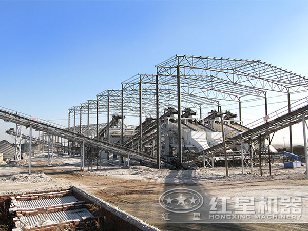 1200t顎式礦石破碎機生產(chǎn)現(xiàn)場 1200t顎式礦石破碎機生產(chǎn)現(xiàn)場