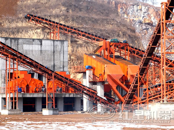 河卵石生產(chǎn)現(xiàn)場 河卵石生產(chǎn)現(xiàn)場