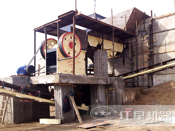 顎式石子機(jī)破碎機(jī)現(xiàn)場(chǎng) 顎式石子機(jī)破碎機(jī)現(xiàn)場(chǎng)