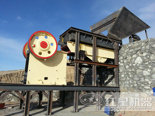 大理石破碎機(jī)現(xiàn)場作業(yè) 大理石破碎機(jī)現(xiàn)場作業(yè)