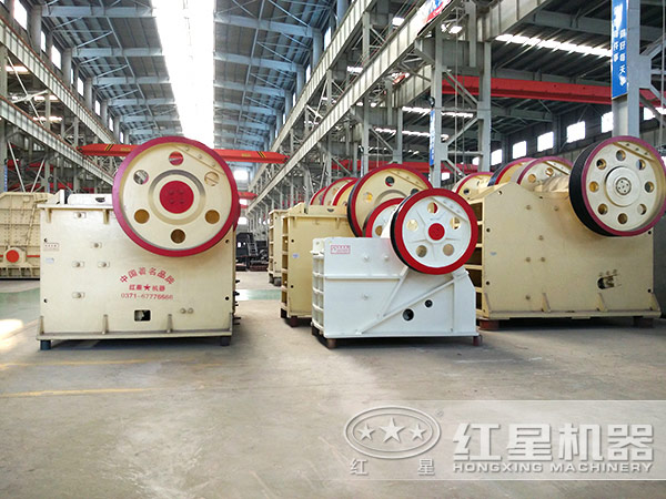 礦石破碎機(jī)車間 礦石破碎機(jī)車間