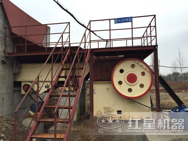 現(xiàn)場作業(yè)中 現(xiàn)場作業(yè)中