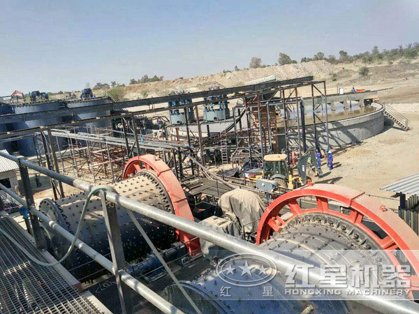 球磨機(jī)現(xiàn)場(chǎng)作業(yè) 球磨機(jī)現(xiàn)場(chǎng)作業(yè)