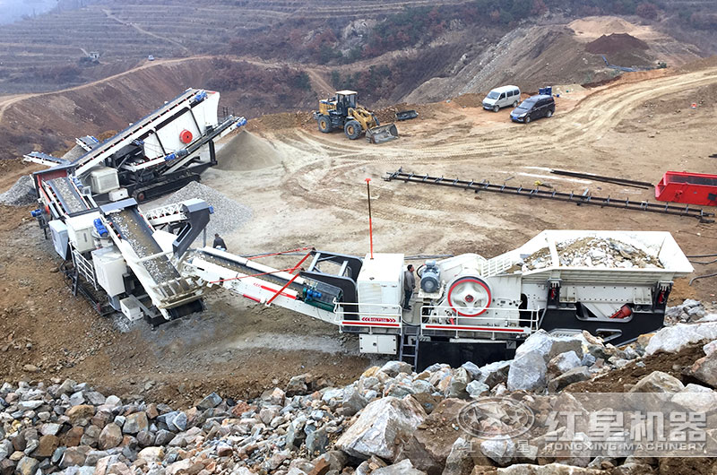 流動(dòng)車載礦石破碎機(jī)現(xiàn)場(chǎng)作業(yè) 流動(dòng)車載礦石破碎機(jī)現(xiàn)場(chǎng)作業(yè)