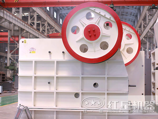 57顎式石灰石破碎機(jī) 57顎式石灰石破碎機(jī)