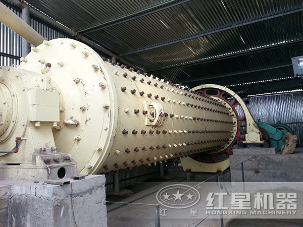 球磨機(jī)作業(yè)現(xiàn)場 球磨機(jī)作業(yè)現(xiàn)場