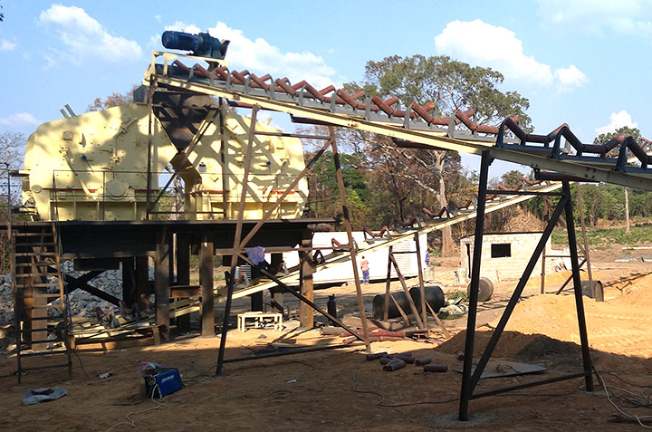 青石破碎用反擊破作業(yè)現(xiàn)場(chǎng) 青石破碎用反擊破作業(yè)現(xiàn)場(chǎng)