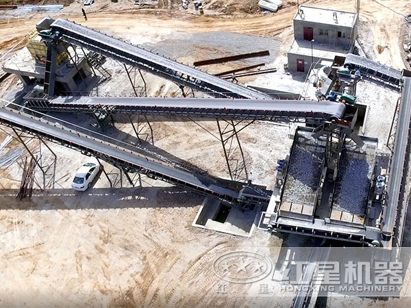 正在作業(yè)的粉石子機(jī) 正在作業(yè)的粉石子機(jī)