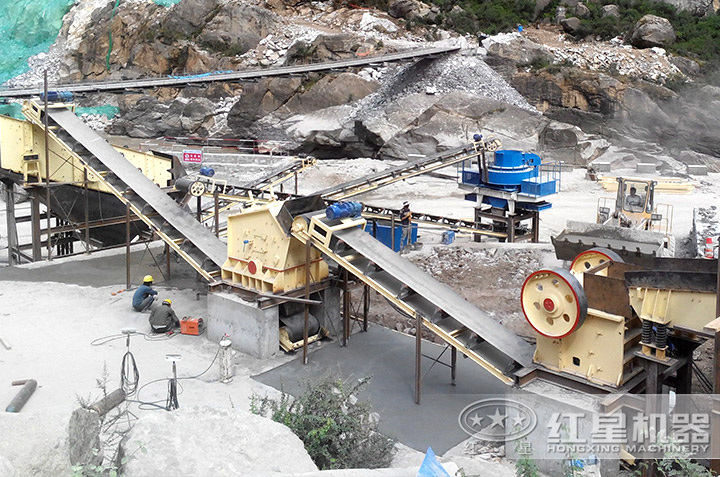 制砂生產(chǎn)線現(xiàn)場 制砂生產(chǎn)線現(xiàn)場