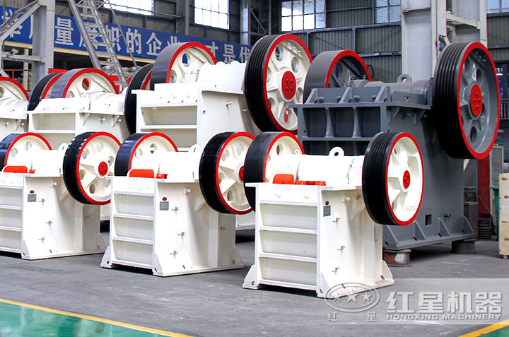 不同規(guī)格的鄂式破碎機(jī) 不同規(guī)格的鄂式破碎機(jī)