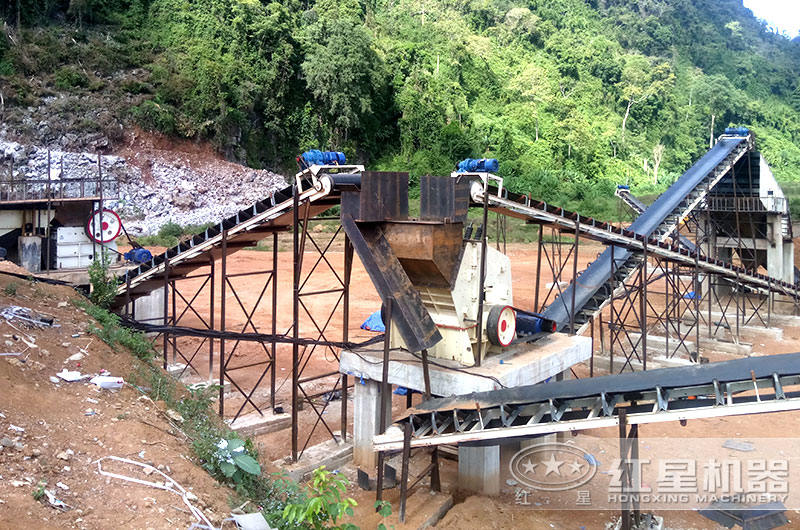石料破碎生產(chǎn)現(xiàn)場 石料破碎生產(chǎn)現(xiàn)場