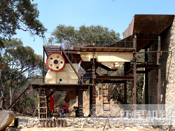 細顎式破碎機作業(yè)現(xiàn)場 細顎式破碎機作業(yè)現(xiàn)場