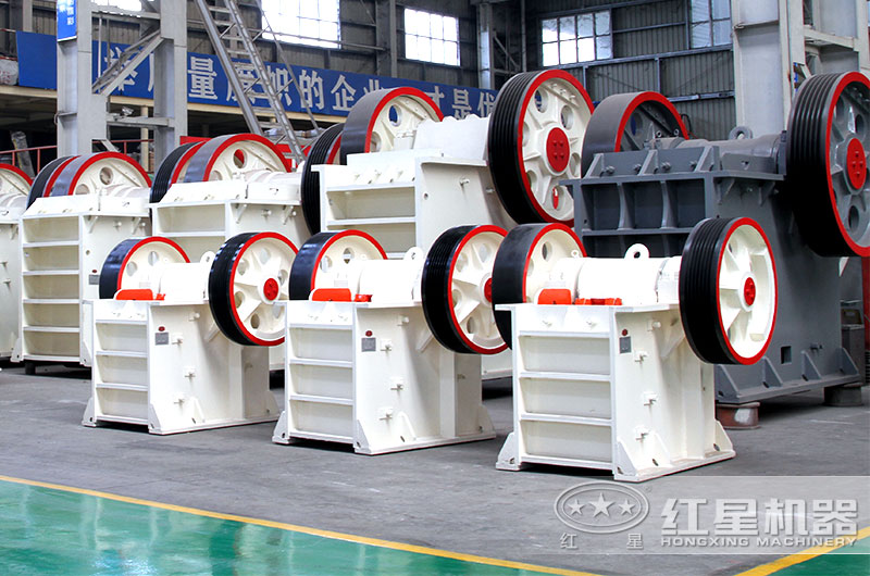 不同型號(hào)的細(xì)顎式破碎機(jī) 不同型號(hào)的細(xì)顎式破碎機(jī)