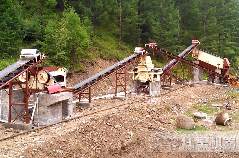 顎式破碎機(jī)作業(yè)現(xiàn)場(chǎng) 顎式破碎機(jī)作業(yè)現(xiàn)場(chǎng)