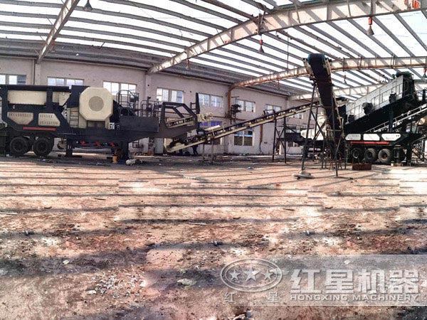 流動(dòng)顎式碎石機(jī)生產(chǎn)現(xiàn)場 流動(dòng)顎式碎石機(jī)生產(chǎn)現(xiàn)場