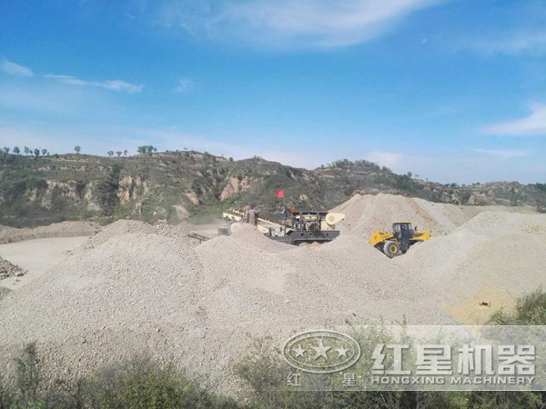 移動(dòng)破碎機(jī)生產(chǎn)現(xiàn)場(chǎng) 移動(dòng)破碎機(jī)生產(chǎn)現(xiàn)場(chǎng)