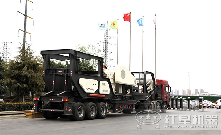 顎式移動碎石機發(fā)貨現場 顎式移動碎石機發(fā)貨現場