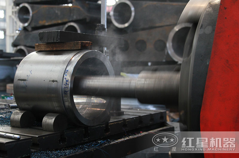 車間高速運(yùn)轉(zhuǎn)的機(jī)器 車間高速運(yùn)轉(zhuǎn)的機(jī)器