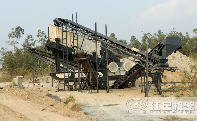 移動碎石機生產現(xiàn)場 移動碎石機生產現(xiàn)場