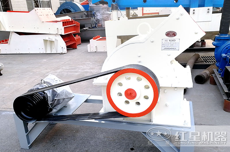 柴油式錘式破碎機(jī) 柴油式錘式破碎機(jī)