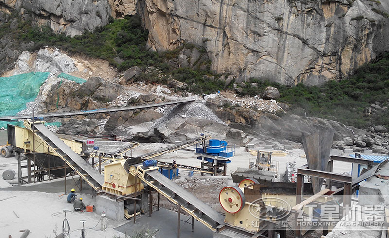 石頭粉碎機工作現(xiàn)場 石頭粉碎機工作現(xiàn)場