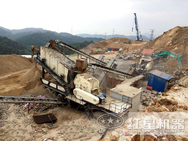 流動(dòng)碎石機(jī)生產(chǎn)現(xiàn)場(chǎng) 流動(dòng)碎石機(jī)生產(chǎn)現(xiàn)場(chǎng)