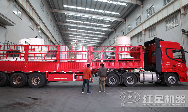 圓錐破碎機(jī)發(fā)貨現(xiàn)場 圓錐破碎機(jī)發(fā)貨現(xiàn)場