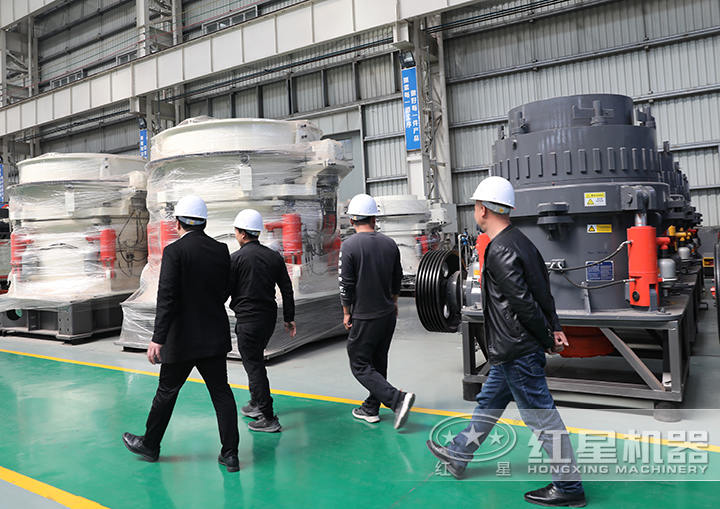 客戶參觀圓錐破車間 客戶參觀圓錐破車間