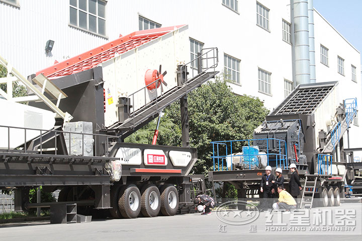 客戶到廠參觀移動(dòng)磕石機(jī) 客戶到廠參觀移動(dòng)磕石機(jī)