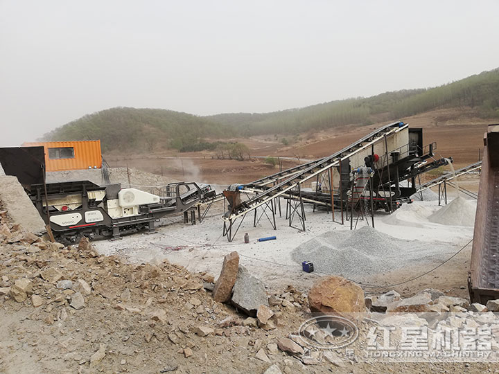 移動破石機生產(chǎn)現(xiàn)場 移動破石機生產(chǎn)現(xiàn)場