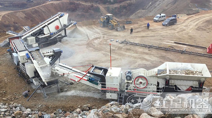 履帶式碎石機多機聯(lián)合作業(yè)現(xiàn)場 履帶式碎石機多機聯(lián)合作業(yè)現(xiàn)場