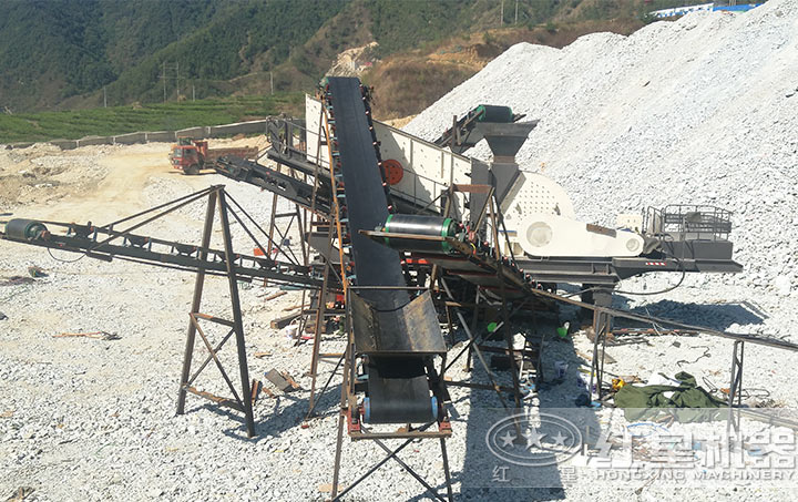 輪胎重錘式破碎機破碎石灰石現(xiàn)場 輪胎重錘式破碎機破碎石灰石現(xiàn)場