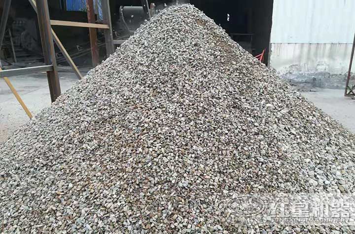 圓錐碎石機(jī)作業(yè)現(xiàn)場物料圖 圓錐碎石機(jī)作業(yè)現(xiàn)場物料圖