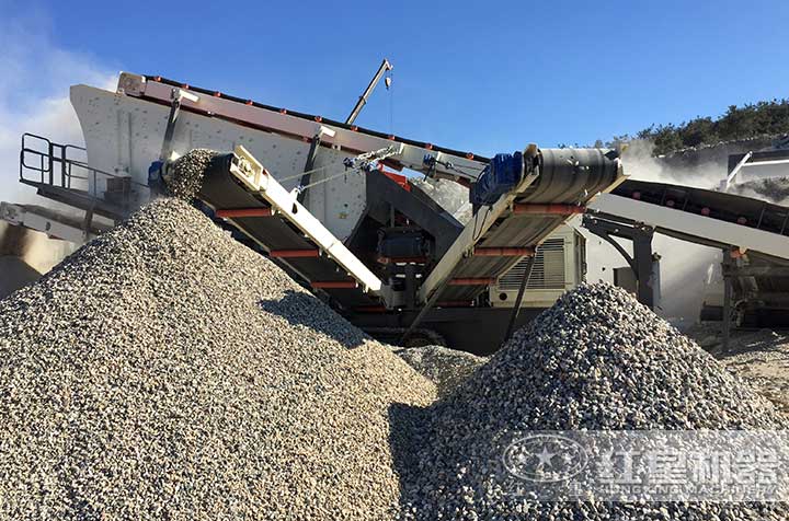 移動(dòng)圓錐碎石機(jī)作業(yè)現(xiàn)場物料圖 移動(dòng)圓錐碎石機(jī)作業(yè)現(xiàn)場物料圖
