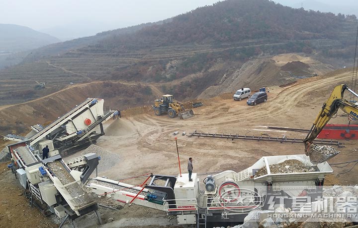 履帶建筑廢料粉碎機(jī)作業(yè)現(xiàn)場(chǎng) 履帶建筑廢料粉碎機(jī)作業(yè)現(xiàn)場(chǎng)